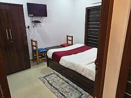 HOTEL TRIMURTI INN