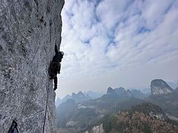 Yangshuo Singingriver climbers house