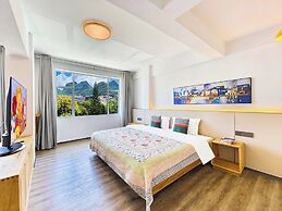Yangshuo Singingriver climbers house