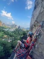 Yangshuo Singingriver climbers house
