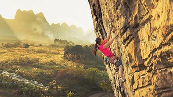 Yangshuo Singingriver climbers house