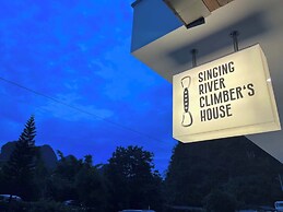 Yangshuo Singingriver climbers house