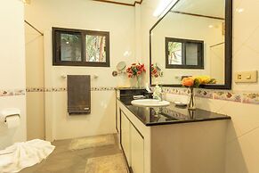 Thai-Style Villa with Charm V114