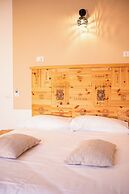 Demithos Rooms