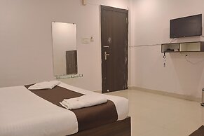 HOTEL GOLDEN TREE