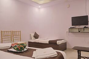 HOTEL GOLDEN TREE