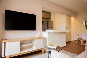 w Enchanting 2BR w Balcony Near Kennedy Park