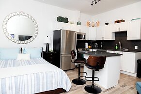 B Hotel