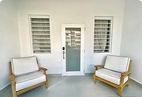 Breathtaking 3-Br Beachside Apt