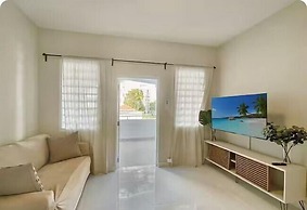 Breathtaking 3-Br Beachside Apt