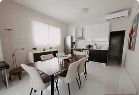 Breathtaking 3-Br Beachside Apt