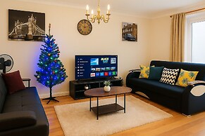 House - Sleeps 7 - Pet Friendly - Garden - Parking