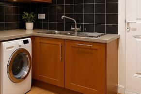 House - Sleeps 7 - Pet Friendly - Garden - Parking