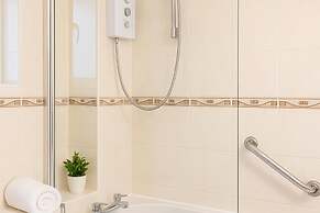 House - Sleeps 7 - Pet Friendly - Garden - Parking