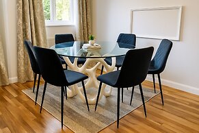 House - Sleeps 7 - Pet Friendly - Garden - Parking