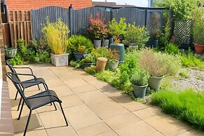House - Sleeps 7 - Pet Friendly - Garden - Parking