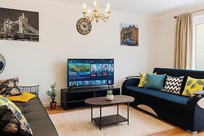 House - Sleeps 7 - Pet Friendly - Garden - Parking