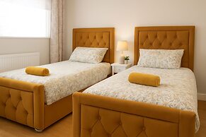 House - Sleeps 7 - Pet Friendly - Garden - Parking
