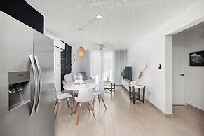 Private Balcony Welcomes Pets On-site Parking
