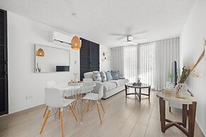 Private Balcony Welcomes Pets On-site Parking