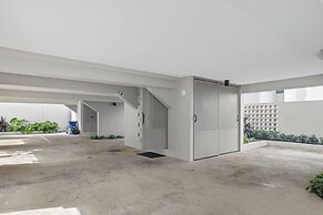 Private Balcony Welcomes Pets On-site Parking