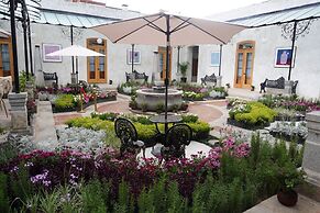 Por los Siglos Hotel