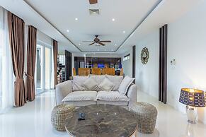 Oceanview 4BR Villa Jacuzzi Escape V180
