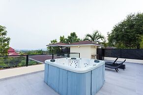 Oceanview 4BR Villa Jacuzzi Escape V180