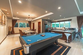 Relaxing Huge Seaview Pool Table V181