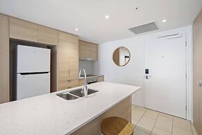 Beaches Broadbeach 906