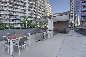 Beaches Broadbeach 906