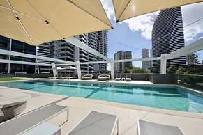 Beaches Broadbeach 906