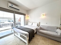 157 LIM - Stay Sunsea Studio