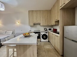 157 LIM - Stay Sunsea Studio