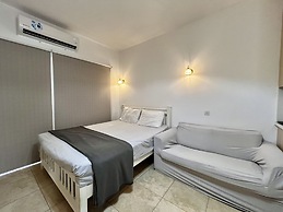 157 LIM - Stay Sunsea Studio