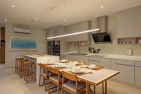 New Stunning Villa Very Modern V183