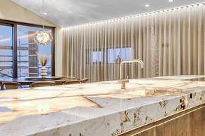 Glamorous & Stylish Getaway!