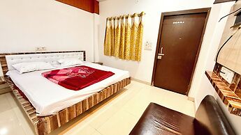 Hotel Dwarkadhish -near Station & Temple