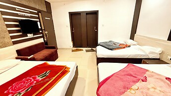 Hotel Dwarkadhish -near Station & Temple