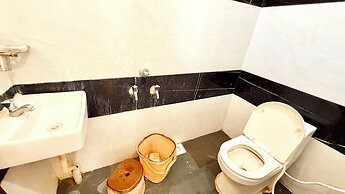 Hotel Dwarkadhish -near Station & Temple