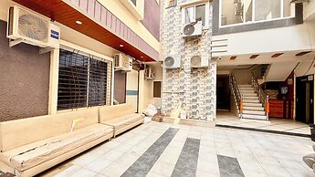 Hotel Dwarkadhish -near Station & Temple
