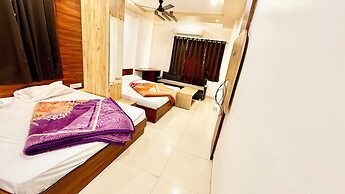 Hotel Dwarkadhish -near Station & Temple