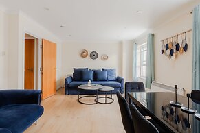 Comfy Apartments in Queensway