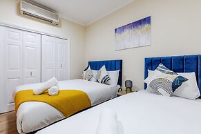 Comfy Apartments in Queensway