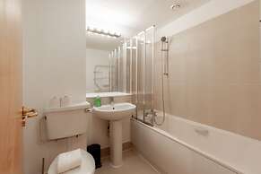 Comfy Apartments in Queensway