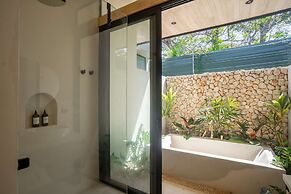 Chic 3BR Private Terrace Nature Views