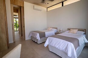 Chic 3BR Private Terrace Nature Views