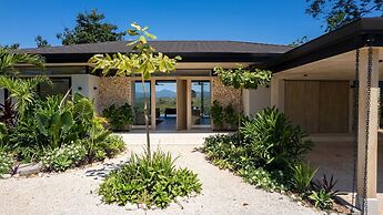 Chic 3BR Private Terrace Nature Views