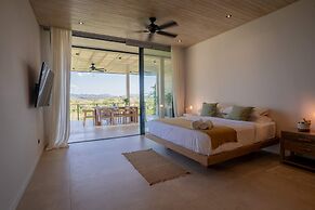 Chic 3BR Private Terrace Nature Views