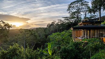 Chic 1BR Escape Breathtaking Balcony Views